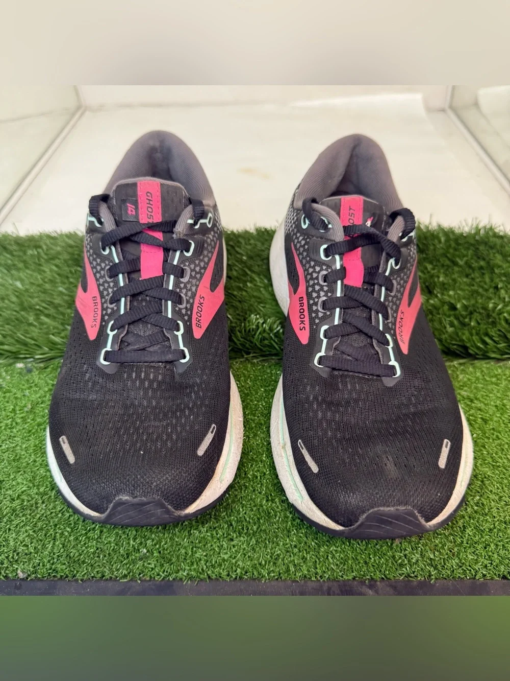 Brooks lightweight breathable